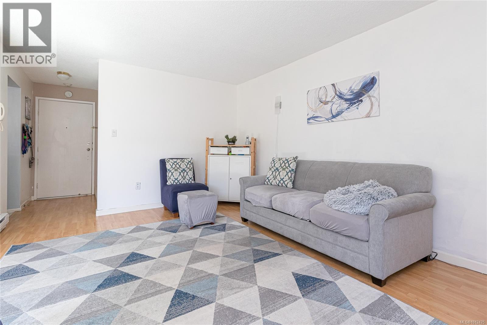 Photo 3 of 107 1366 Hillside Ave, Victoria BC