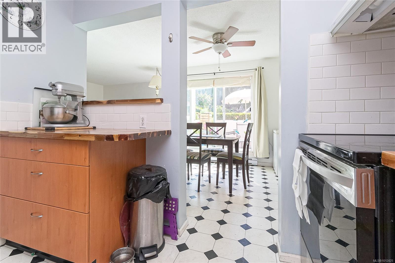 Photo 8 of 107 1366 Hillside Ave, Victoria BC