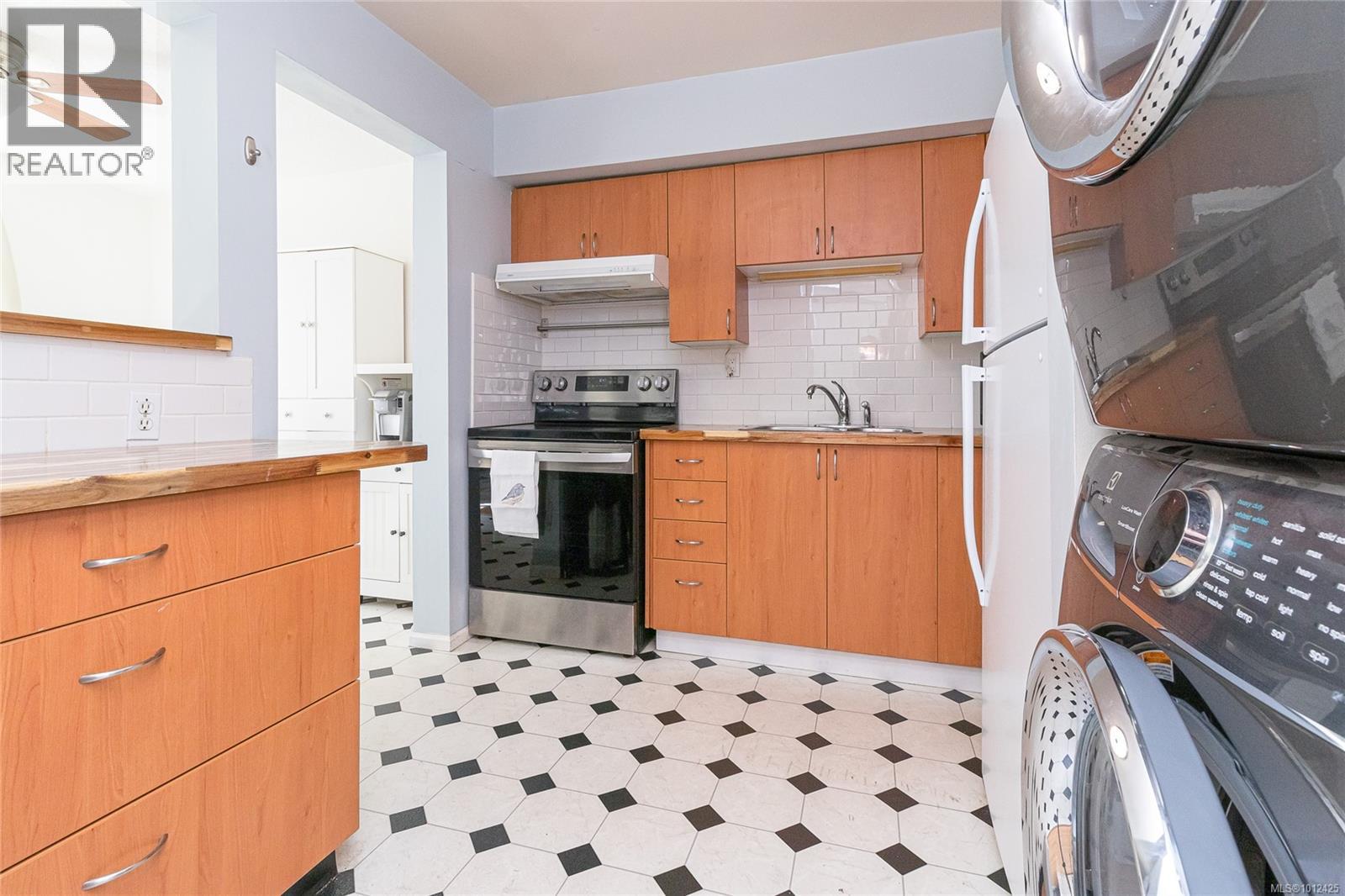 Photo 9 of 107 1366 Hillside Ave, Victoria BC
