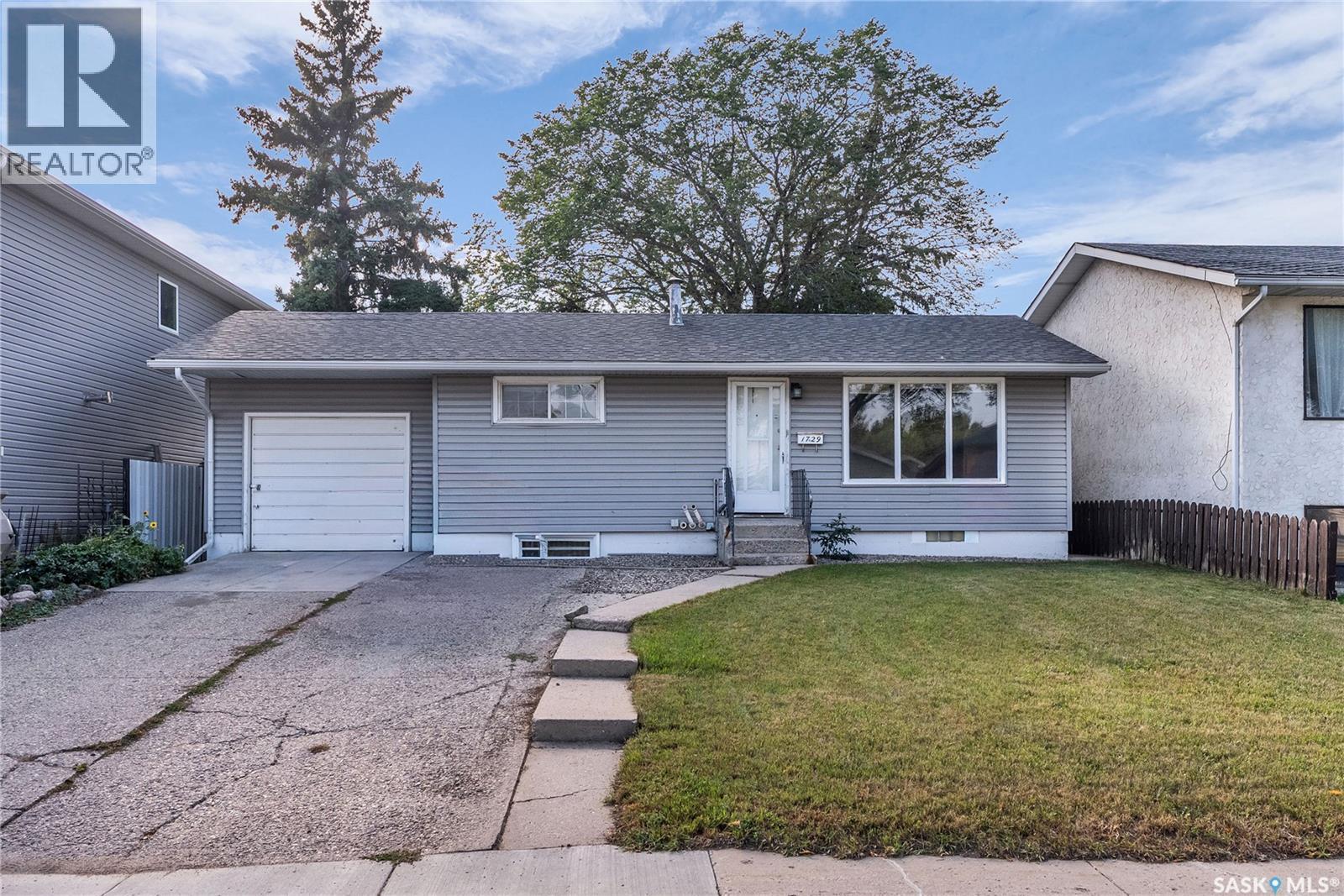 1729 C AVENUE N, Saskatoon, Saskatchewan