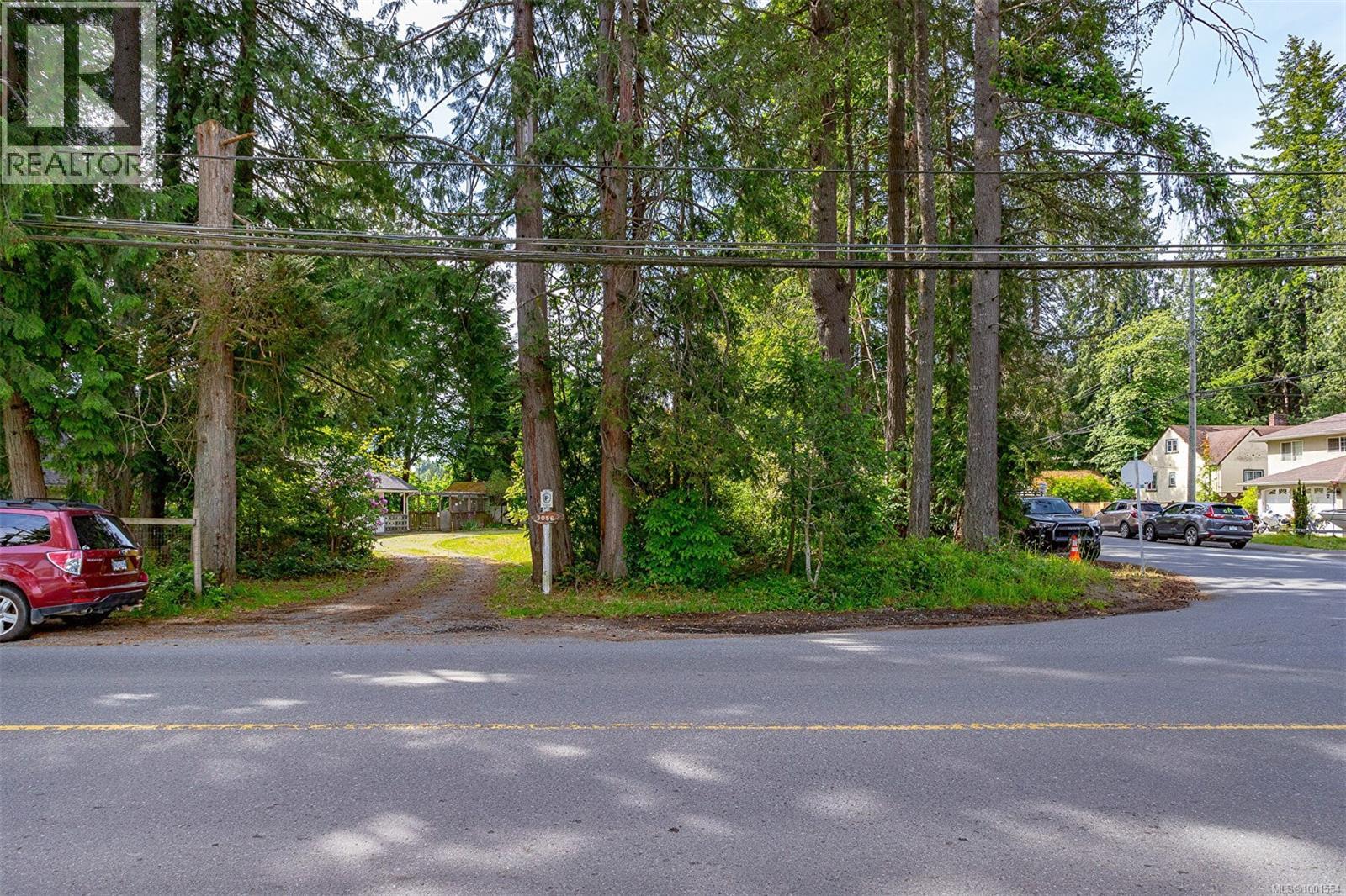 Photo 5 of 3056 Gibbins Rd, Duncan BC