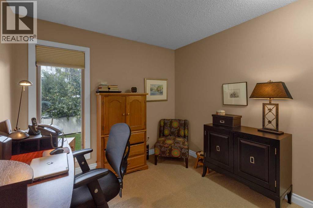 Photo 20 of 120 Deercross Road Se, Calgary AB