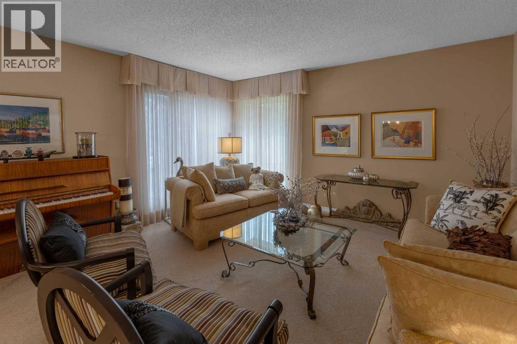 Photo 12 of 120 Deercross Road Se, Calgary AB
