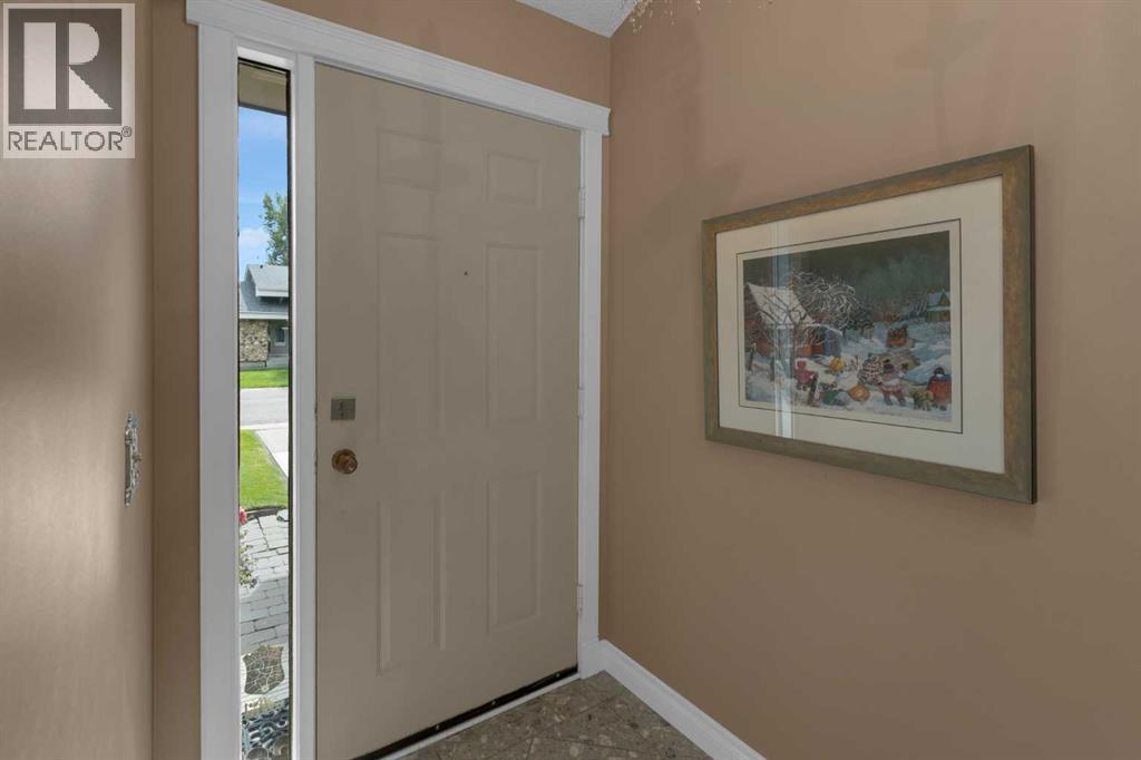 Photo 3 of 120 Deercross Road Se, Calgary AB