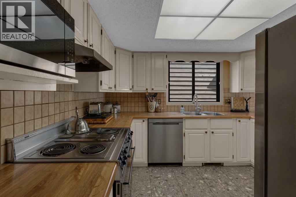 Photo 6 of 120 Deercross Road Se, Calgary AB