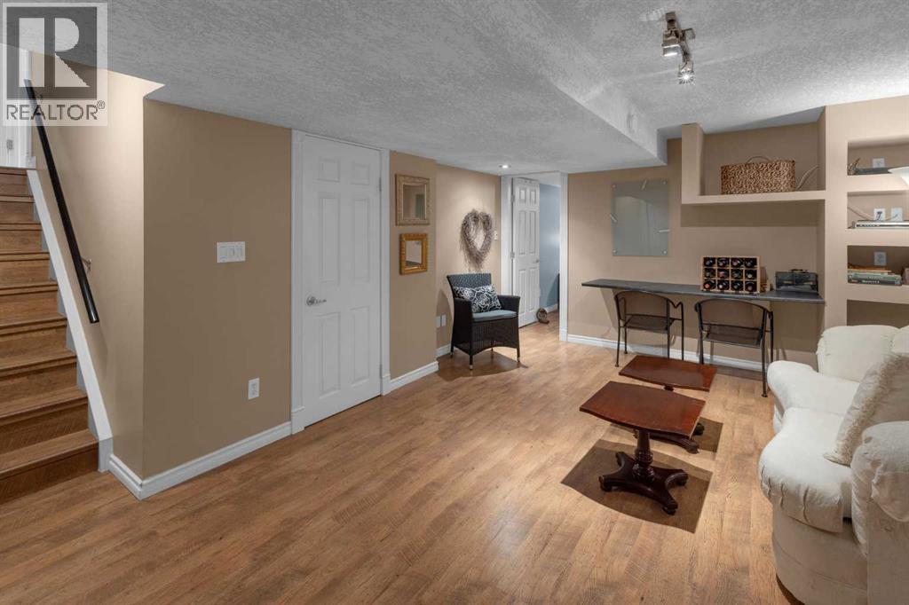 Photo 25 of 120 Deercross Road Se, Calgary AB