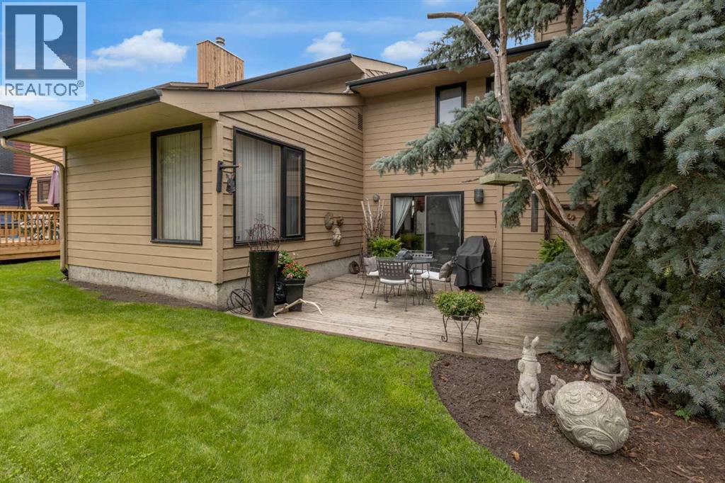 Photo 30 of 120 Deercross Road Se, Calgary AB