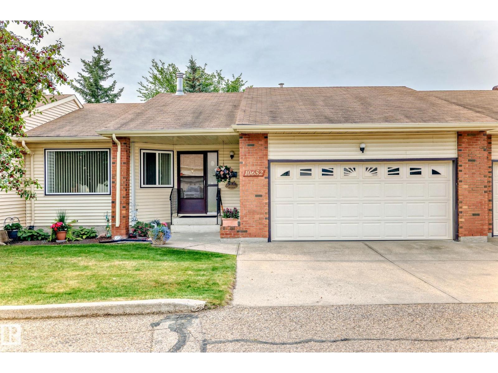 Photo 1 of 10652 153 Av Nw, Edmonton AB