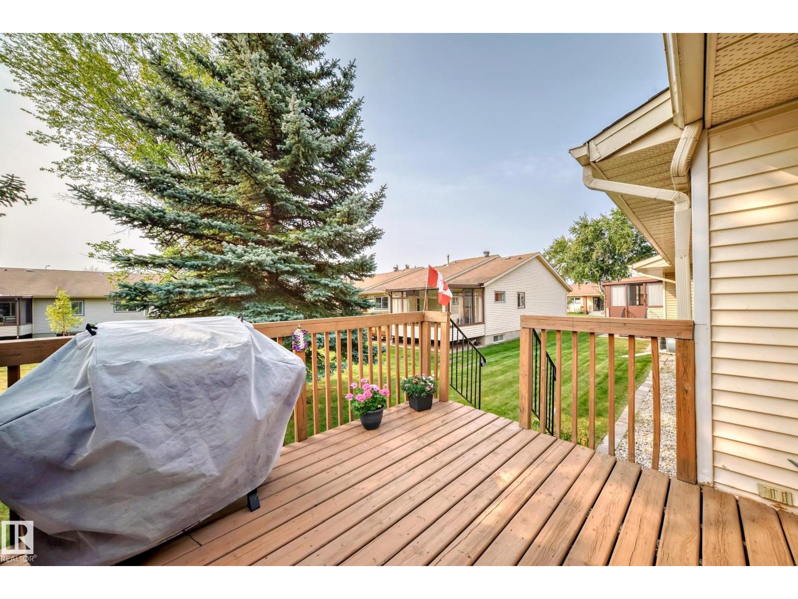 Photo 10 of 10652 153 Av Nw, Edmonton AB