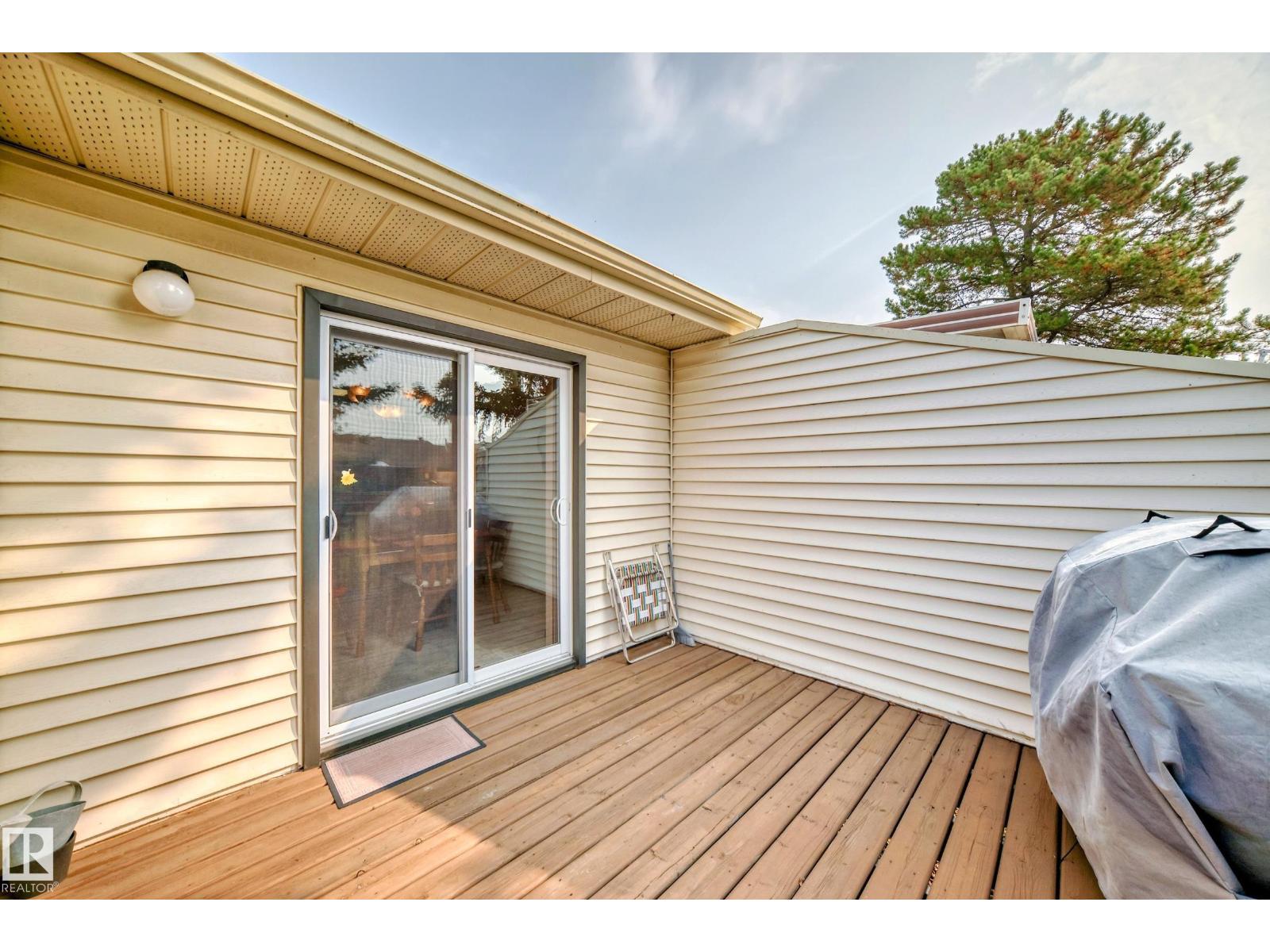 Photo 11 of 10652 153 Av Nw, Edmonton AB