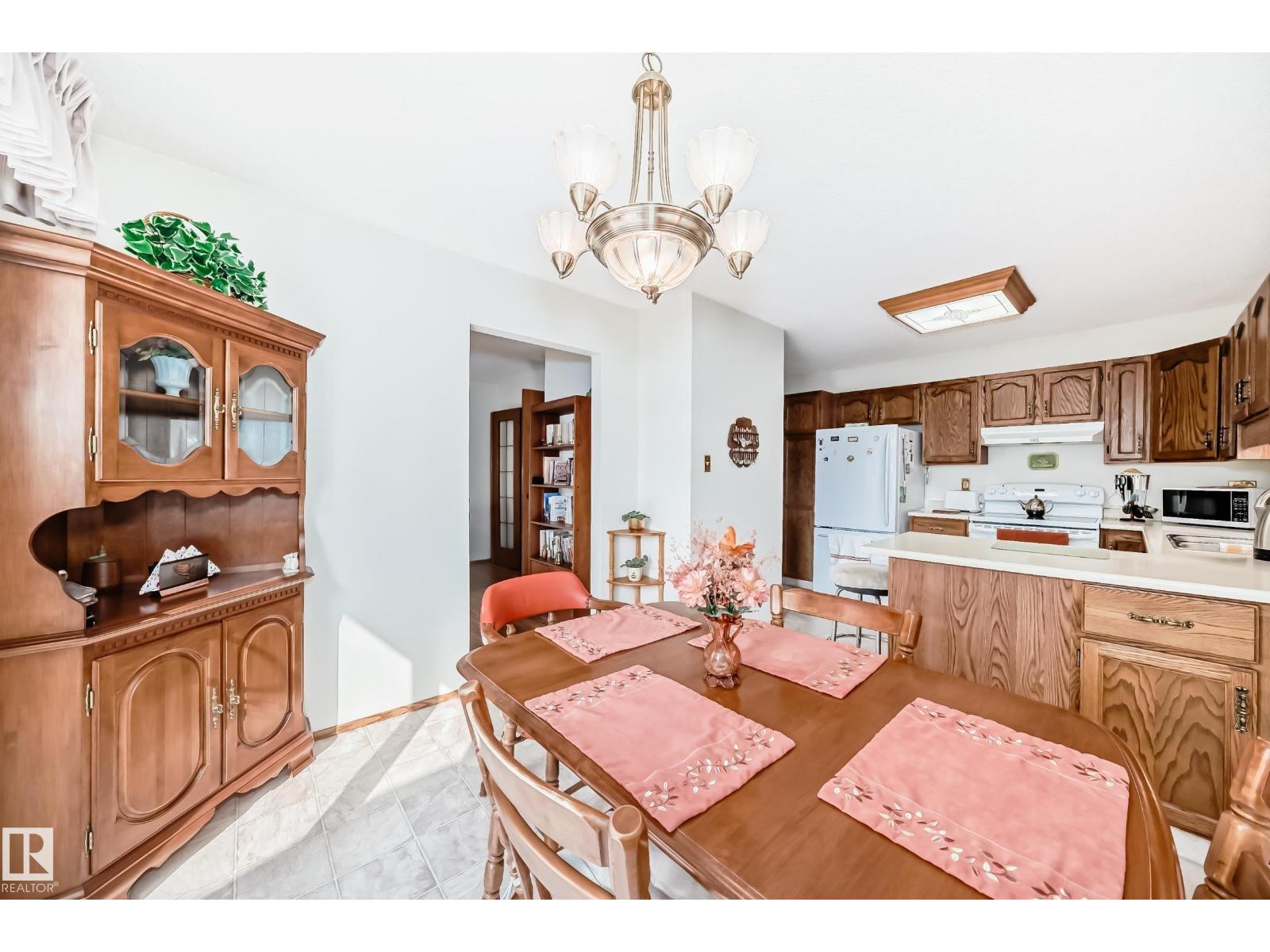 Photo 12 of 10652 153 Av Nw, Edmonton AB
