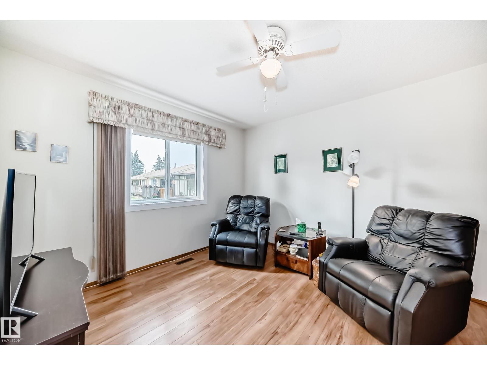Photo 13 of 10652 153 Av Nw, Edmonton AB
