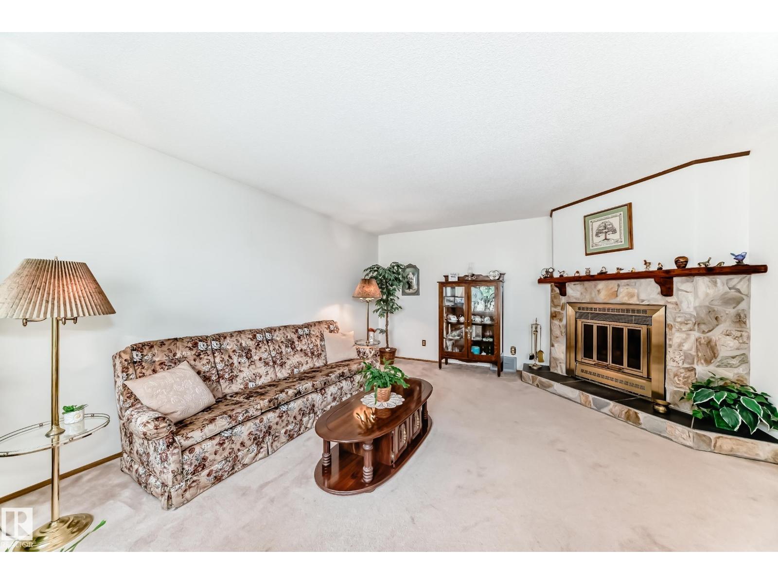 Photo 15 of 10652 153 Av Nw, Edmonton AB