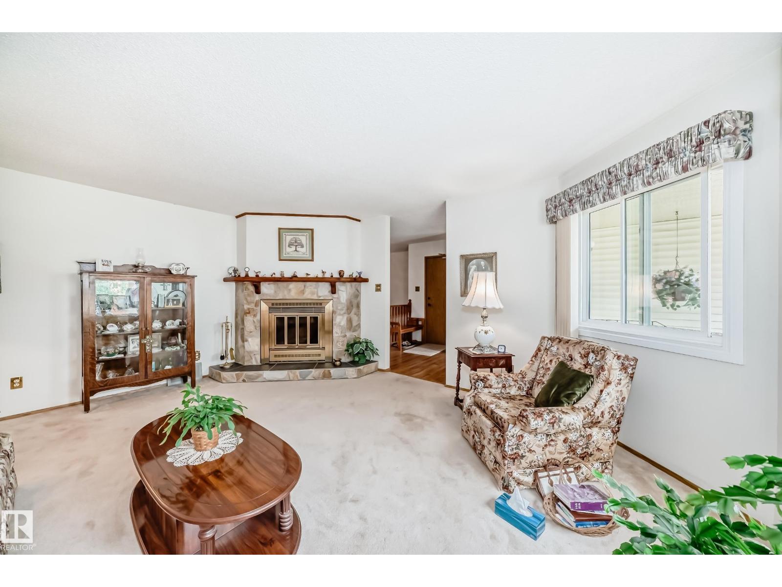 Photo 18 of 10652 153 Av Nw, Edmonton AB