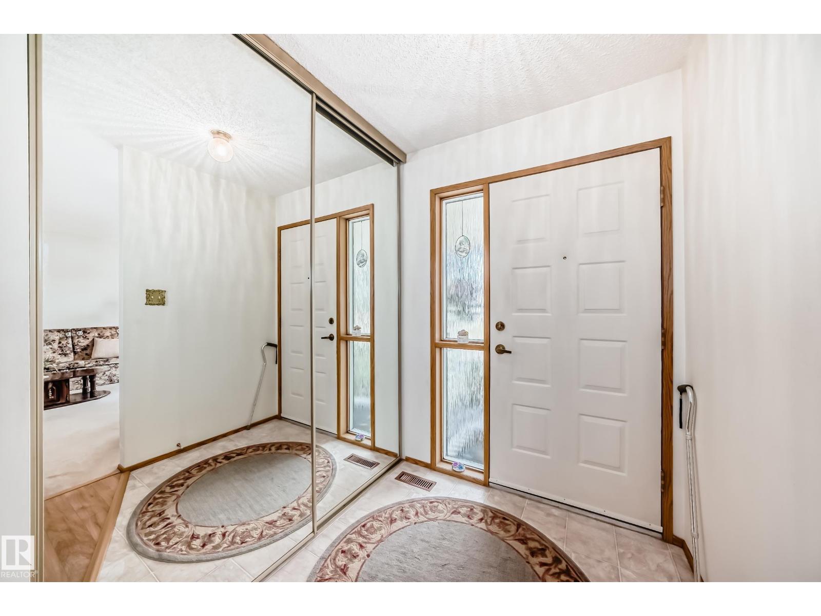Photo 2 of 10652 153 Av Nw, Edmonton AB