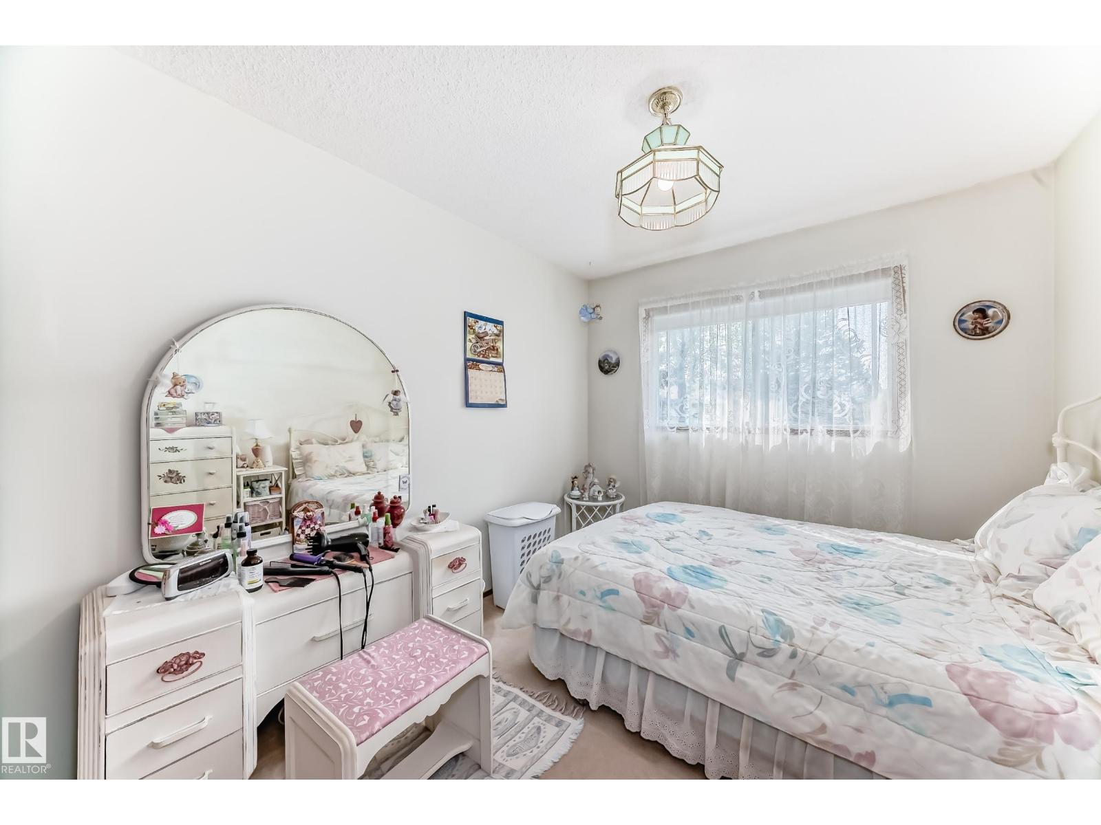 Photo 23 of 10652 153 Av Nw, Edmonton AB