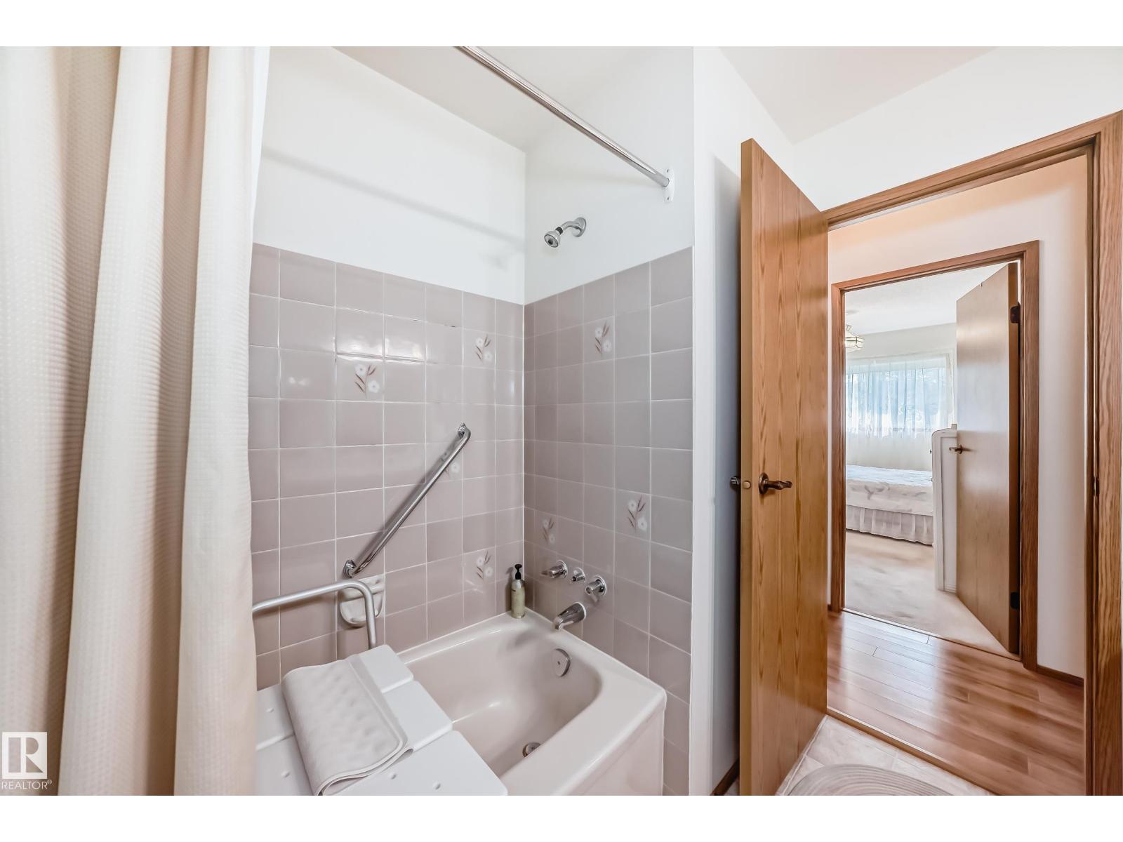 Photo 26 of 10652 153 Av Nw, Edmonton AB