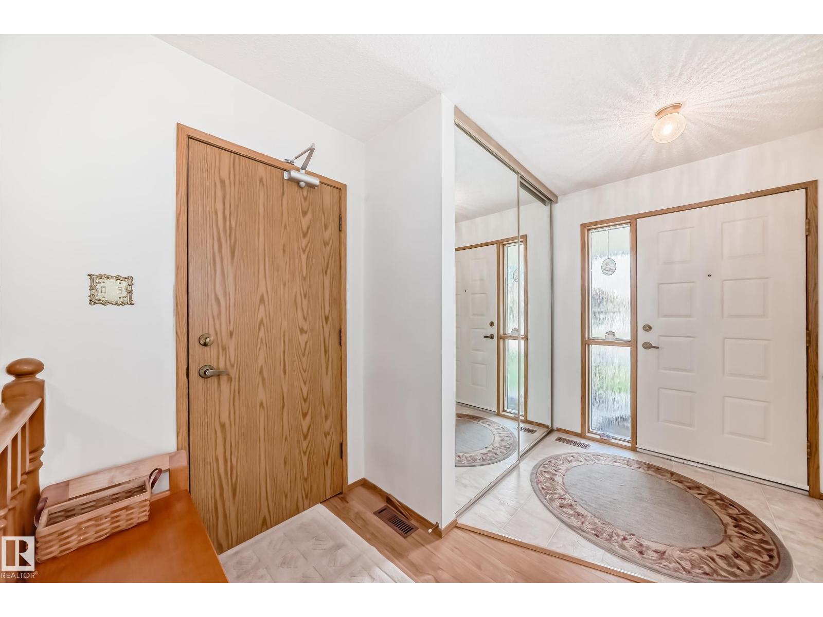 Photo 3 of 10652 153 Av Nw, Edmonton AB