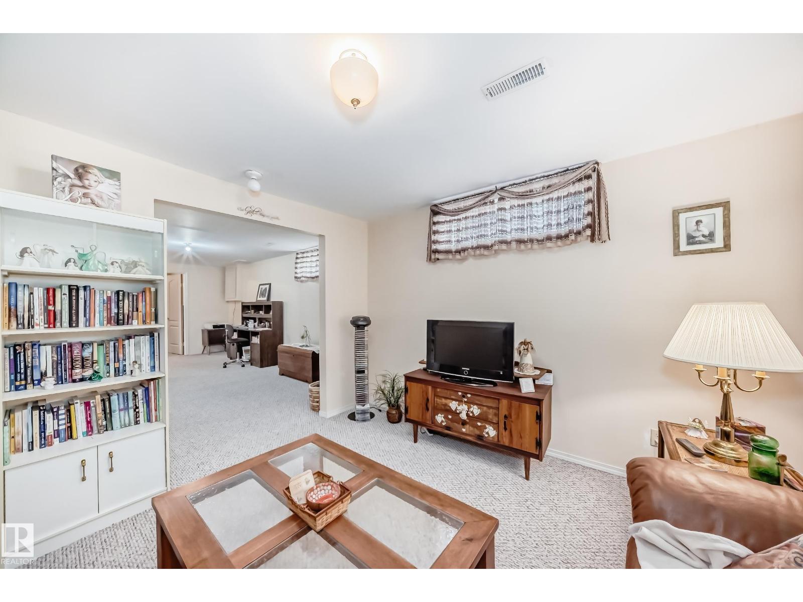 Photo 31 of 10652 153 Av Nw, Edmonton AB