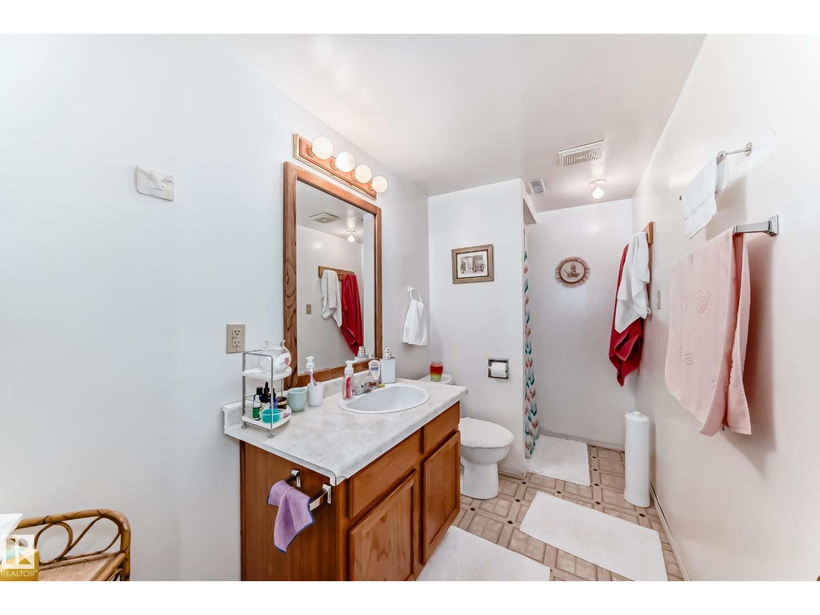 Photo 34 of 10652 153 Av Nw, Edmonton AB