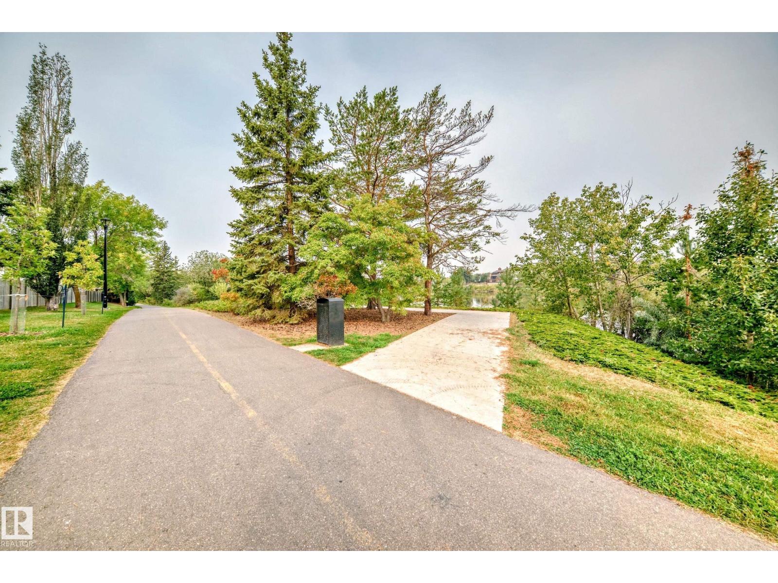 Photo 39 of 10652 153 Av Nw, Edmonton AB