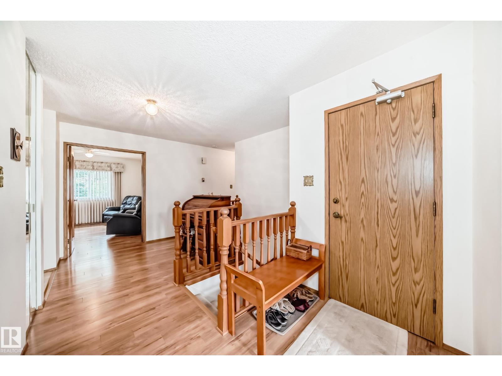 Photo 4 of 10652 153 Av Nw, Edmonton AB