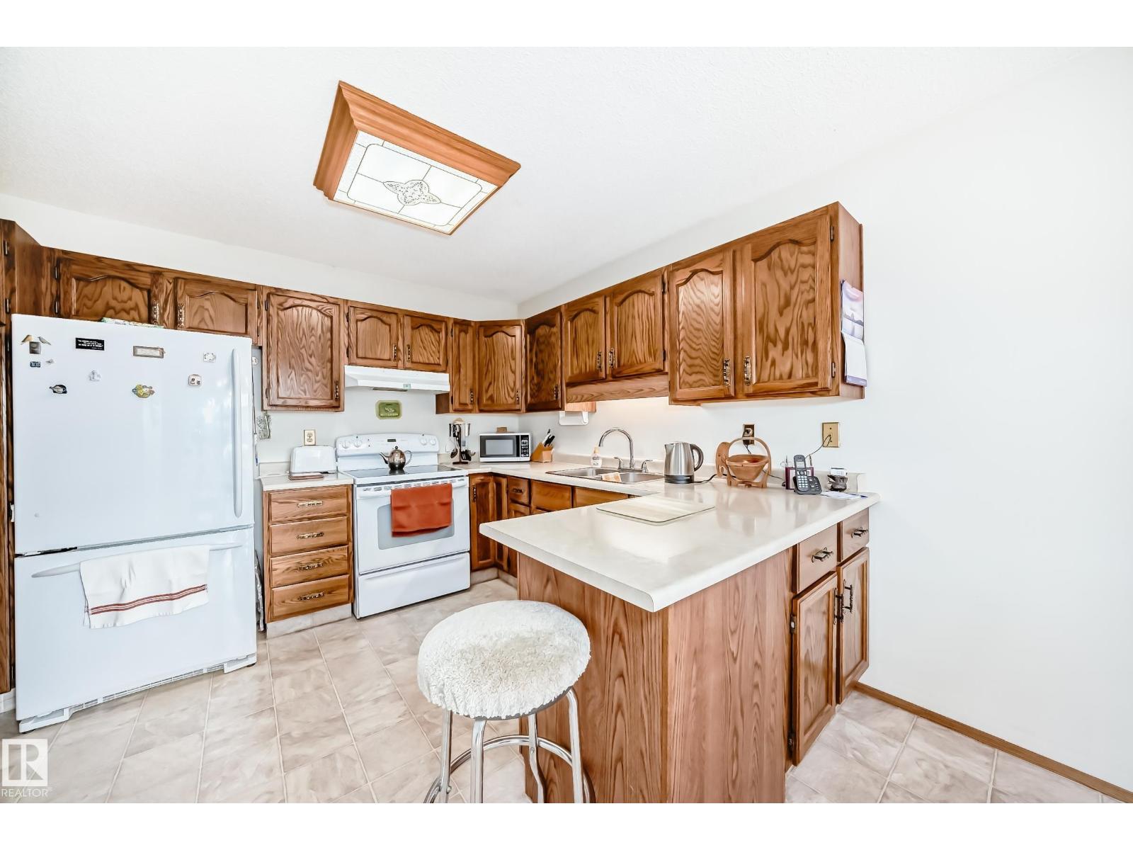 Photo 5 of 10652 153 Av Nw, Edmonton AB