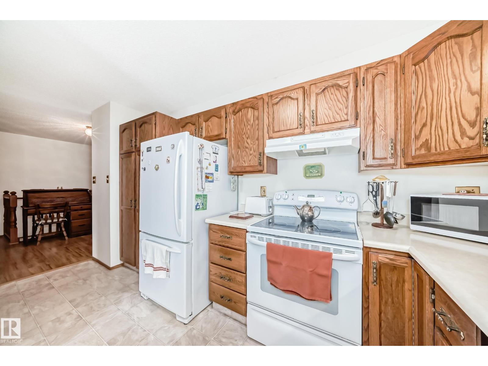 Photo 7 of 10652 153 Av Nw, Edmonton AB