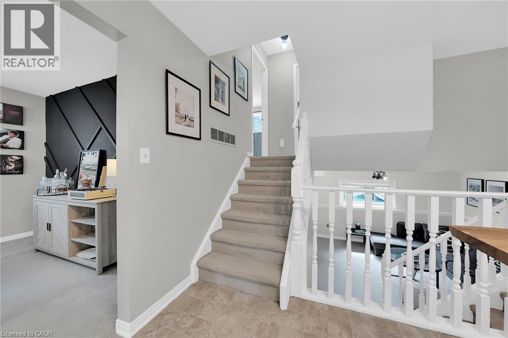Photo 14 of 41 Sandra Crescent, Grimsby ON