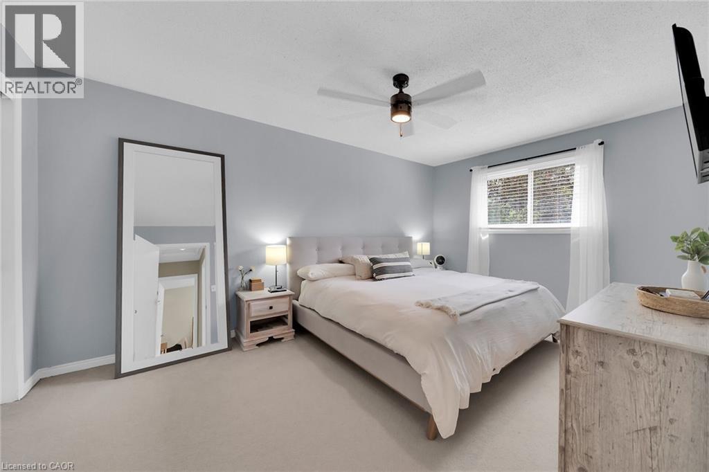 Photo 17 of 41 Sandra Crescent, Grimsby ON