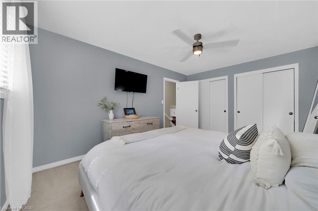 Photo 19 of 41 Sandra Crescent, Grimsby ON