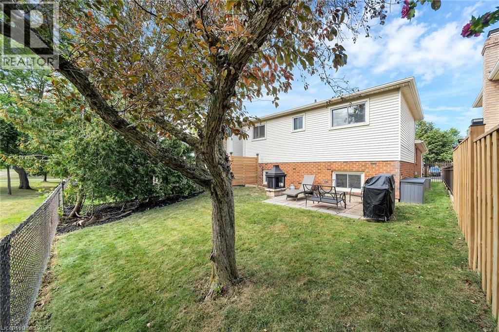 Photo 27 of 41 Sandra Crescent, Grimsby ON