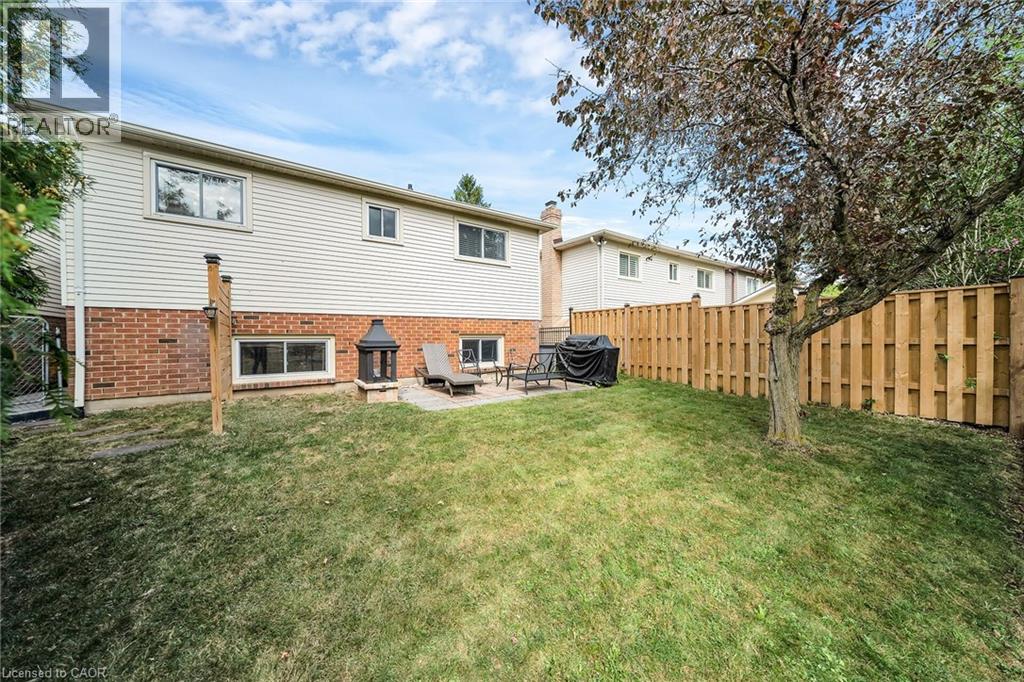 Photo 28 of 41 Sandra Crescent, Grimsby ON