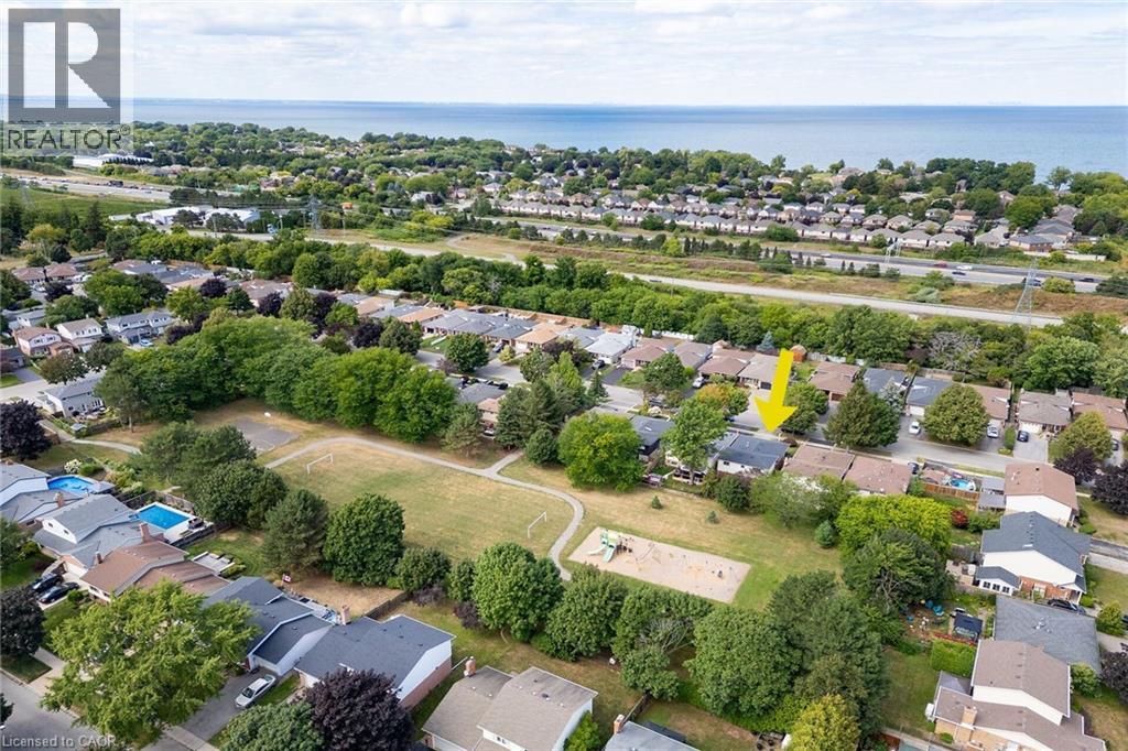 Photo 3 of 41 Sandra Crescent, Grimsby ON