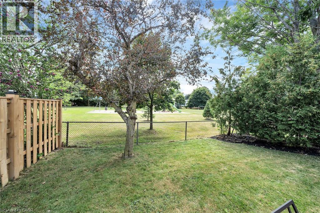 Photo 30 of 41 Sandra Crescent, Grimsby ON