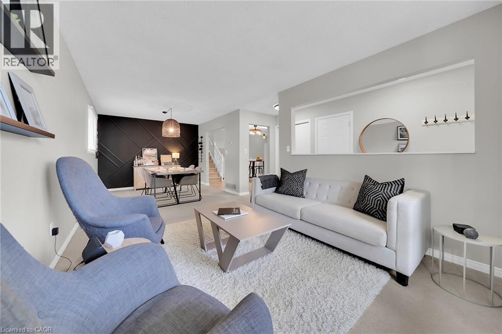 Photo 4 of 41 Sandra Crescent, Grimsby ON