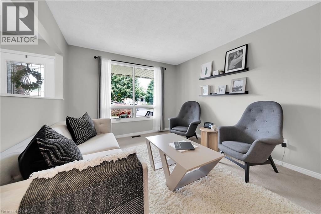 Photo 5 of 41 Sandra Crescent, Grimsby ON