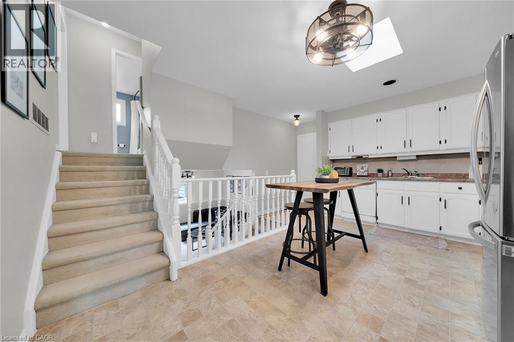 Photo 9 of 41 Sandra Crescent, Grimsby ON