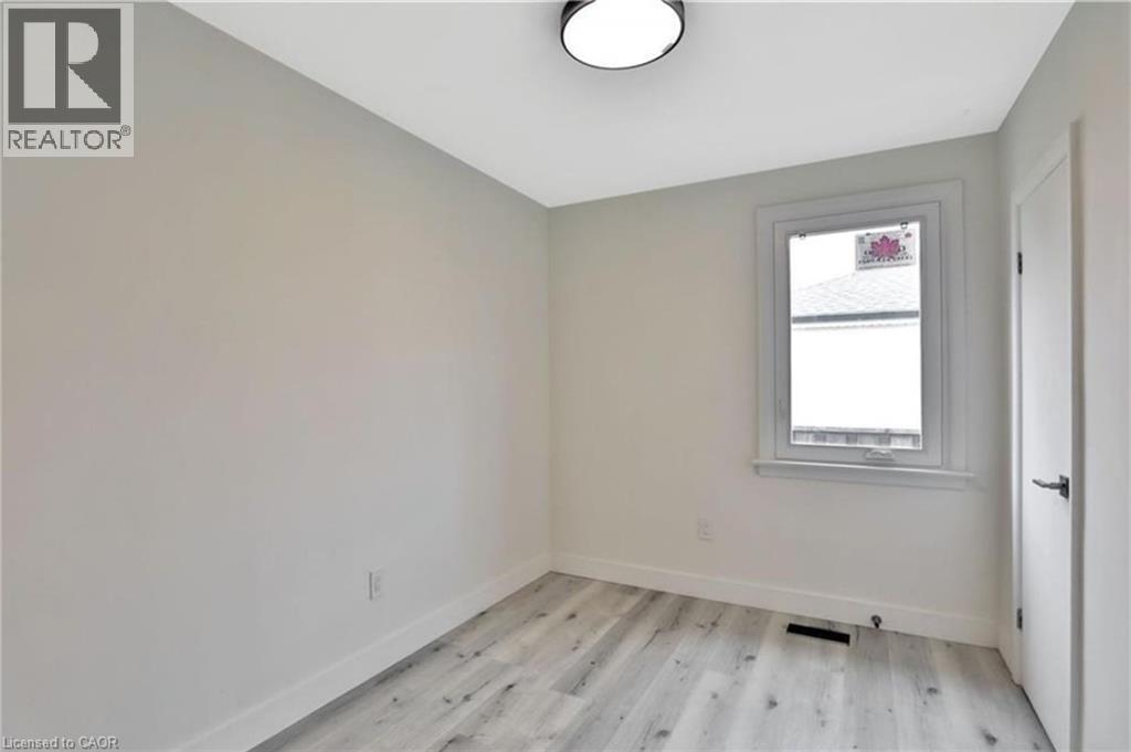 Photo 11 of 260 West 16th Street Unit Upper, Hamilton ON