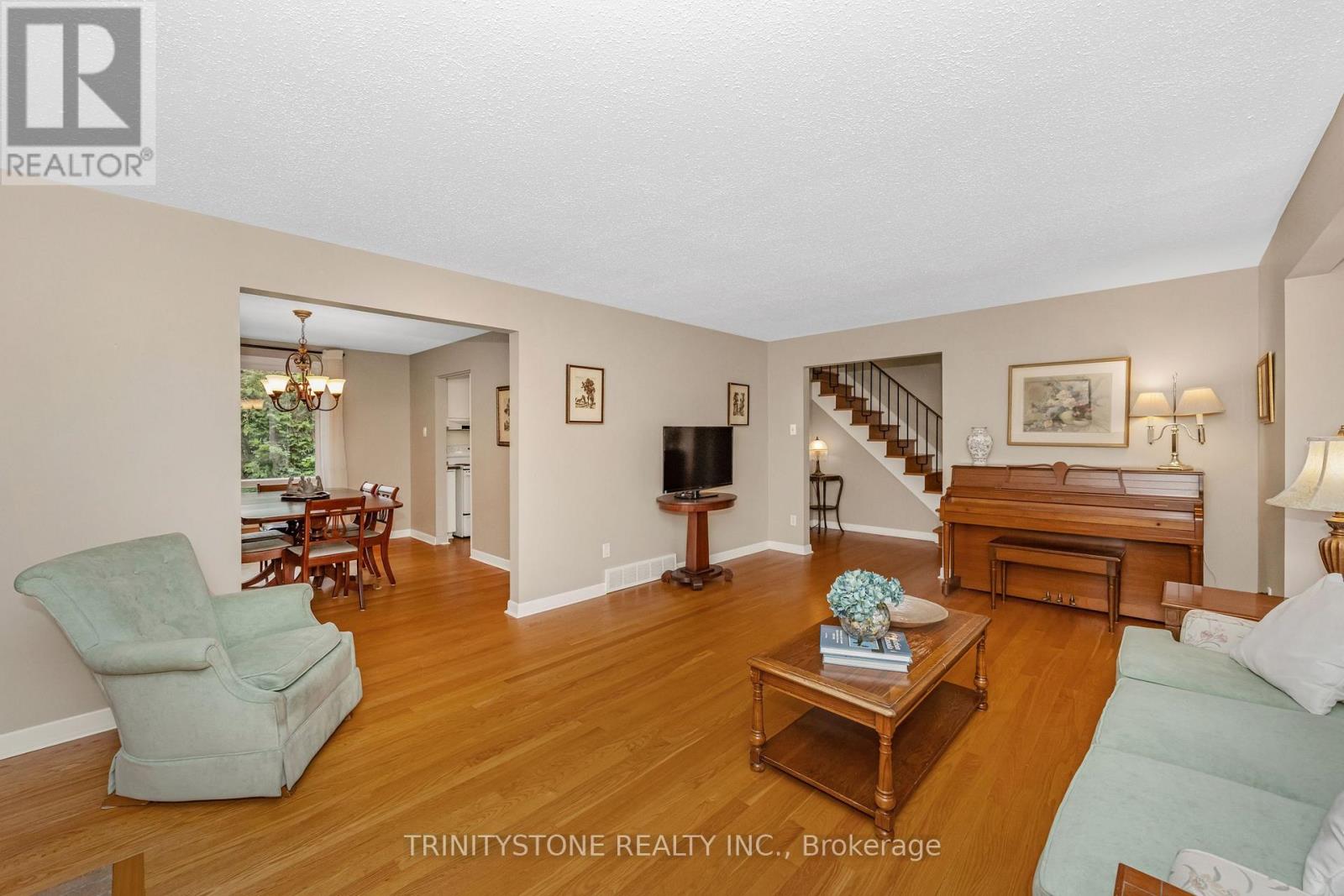 Photo 8 of 7 Pulford Crescent, Ottawa ON