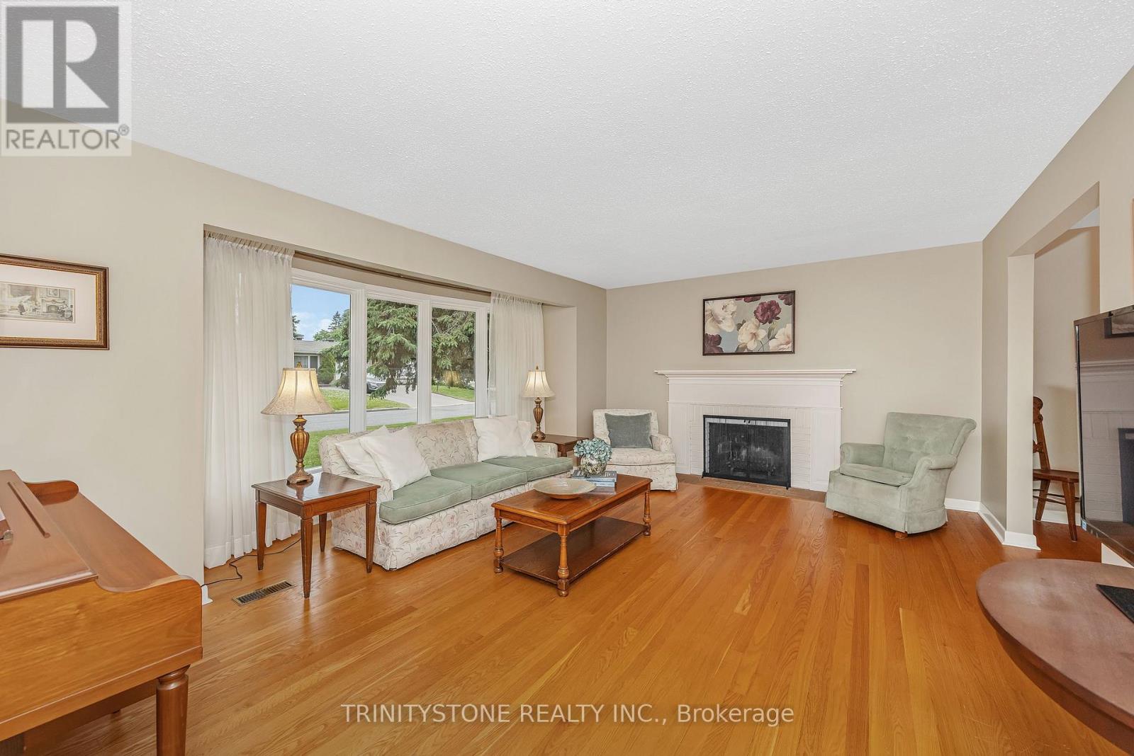 Photo 6 of 7 Pulford Crescent, Ottawa ON