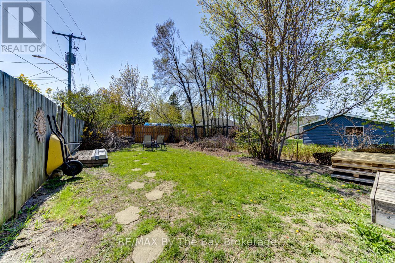 Photo 21 of 8 Yonge Street N, Springwater ON
