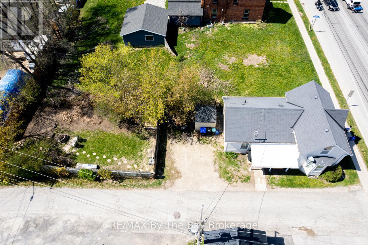 Photo 26 of 8 Yonge Street N, Springwater ON