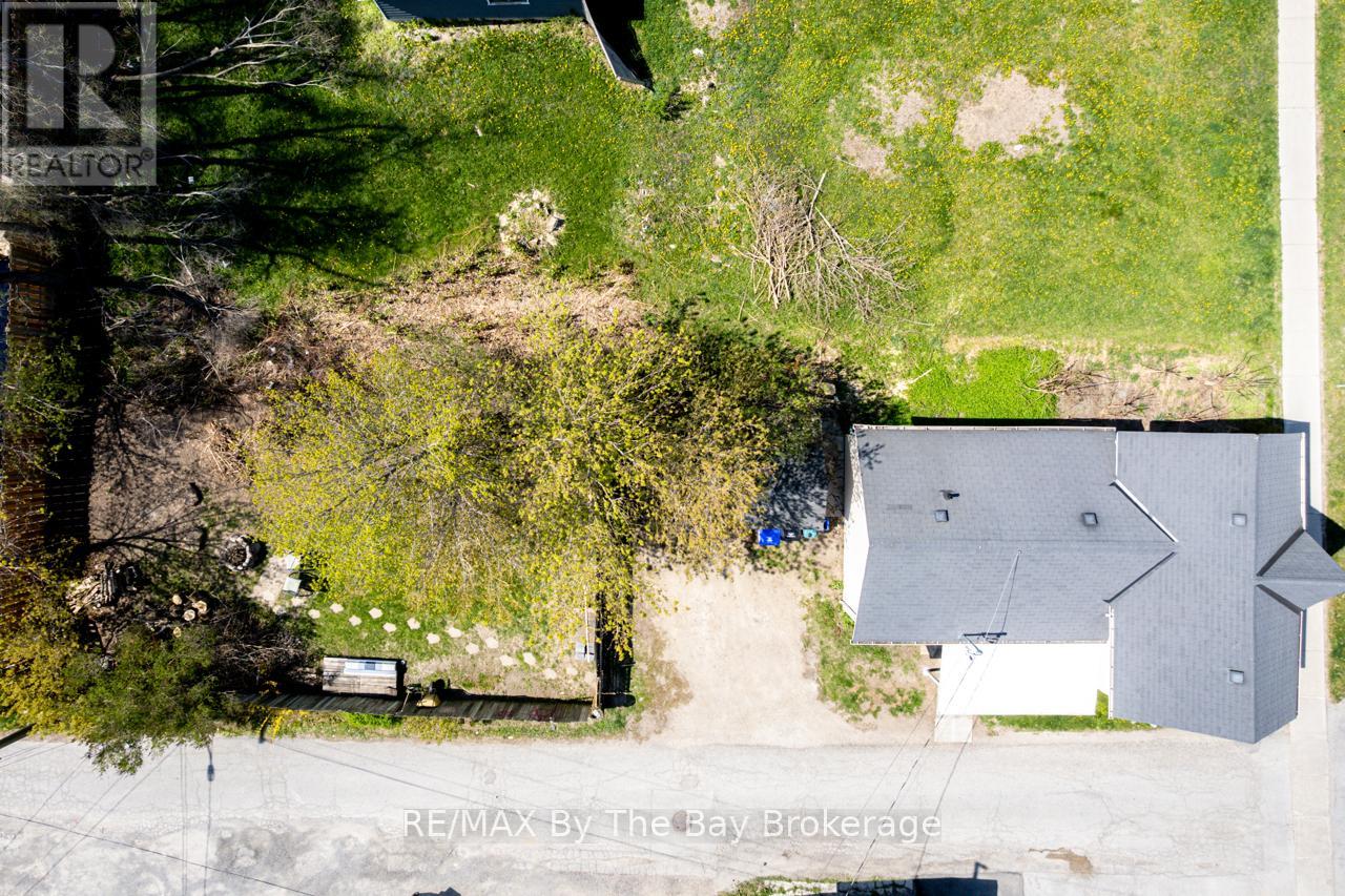 Photo 27 of 8 Yonge Street N, Springwater ON