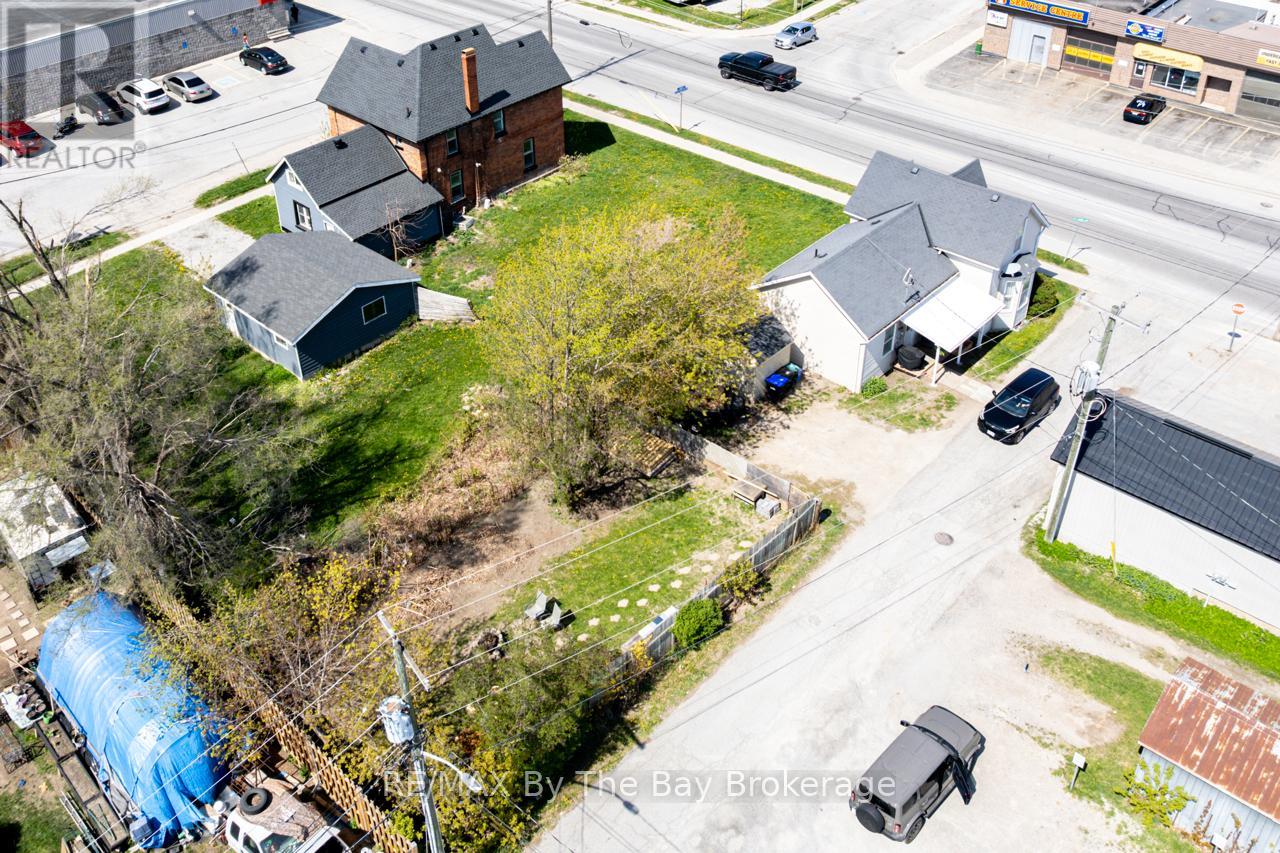 Photo 28 of 8 Yonge Street N, Springwater ON