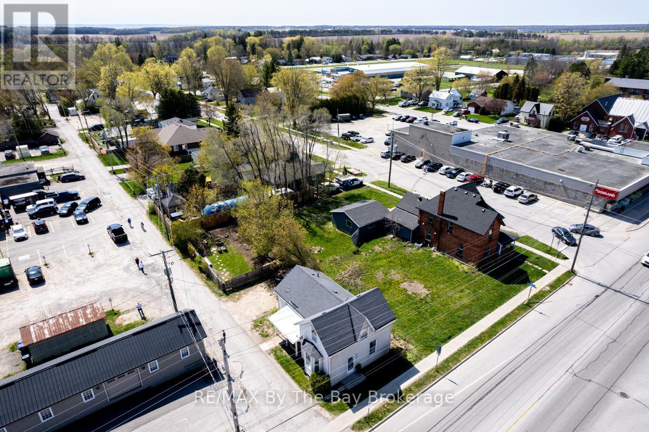 Photo 33 of 8 Yonge Street N, Springwater ON