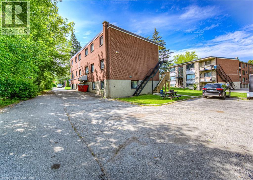 Photo 8 of 76 Barbara Crescent, Kitchener ON