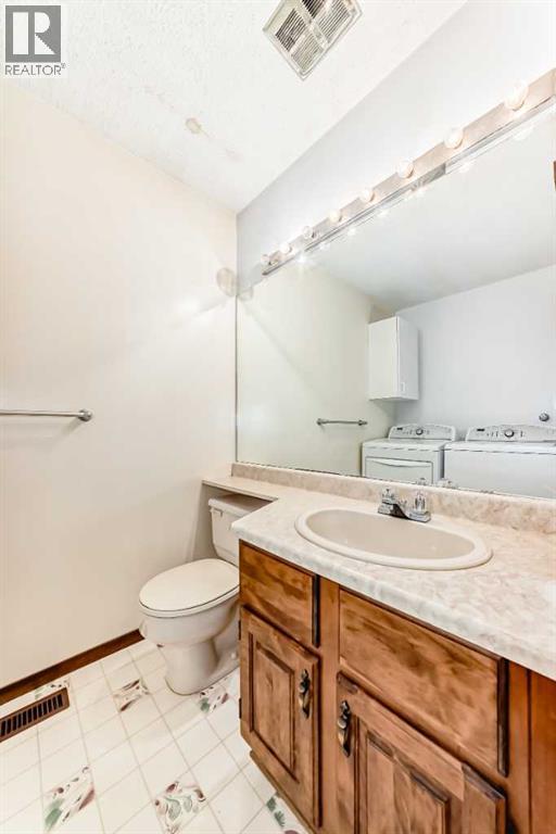 Photo 20 of 111 Deercross Road Se, Calgary AB