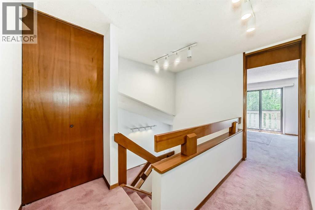 Photo 23 of 111 Deercross Road Se, Calgary AB