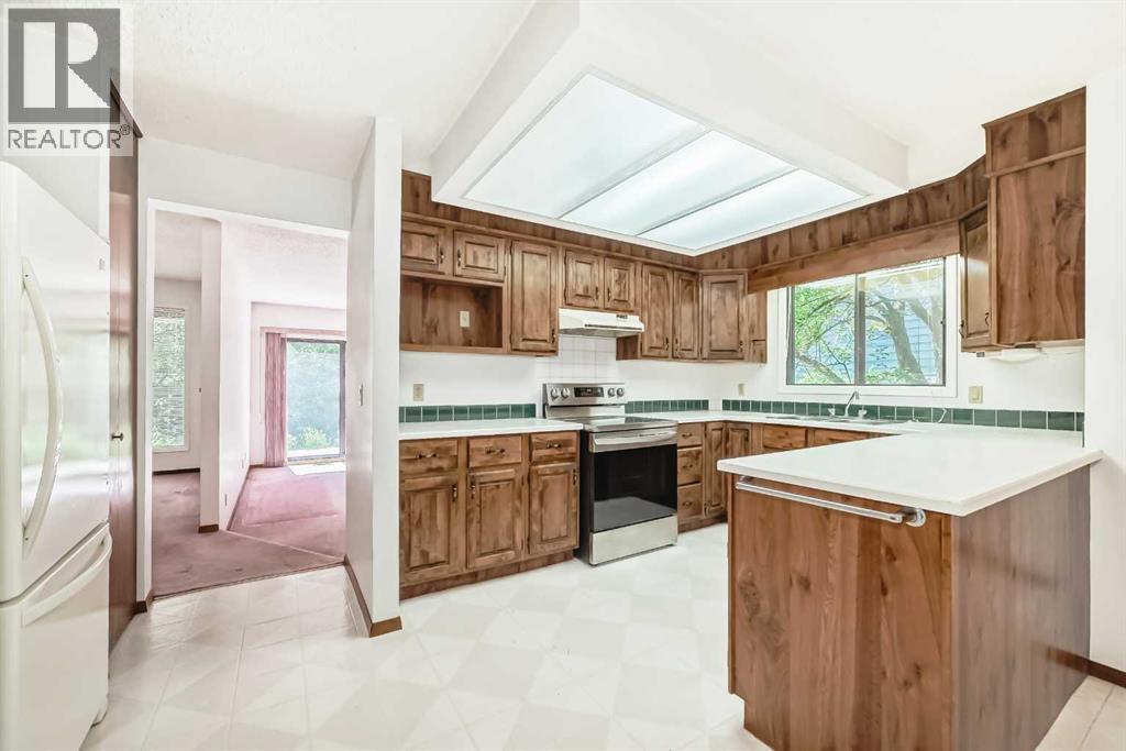Photo 6 of 111 Deercross Road Se, Calgary AB